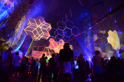 http://thehospages.com/pictures/2011-parties/2011-06-11-cosmic-freak-show/thumb2/image19.jpg