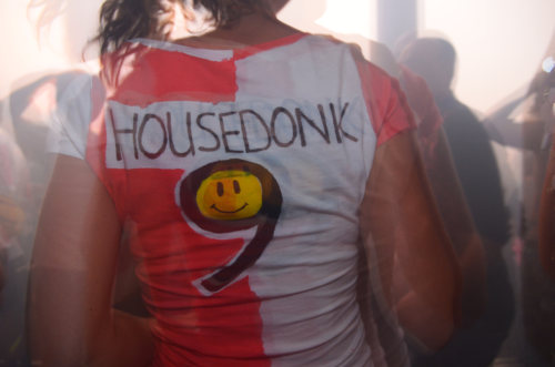 http://thehospages.com/pictures/2011-parties/2011-06-12-oraf-paradiso/thumb2/image121.jpg